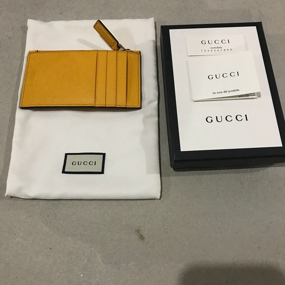 SOLD Gucci Bee Zip Card Case - Picture 6 of 6